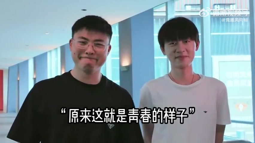 Uzi晒与Ming合拍视频:忆往昔峥嵘岁月